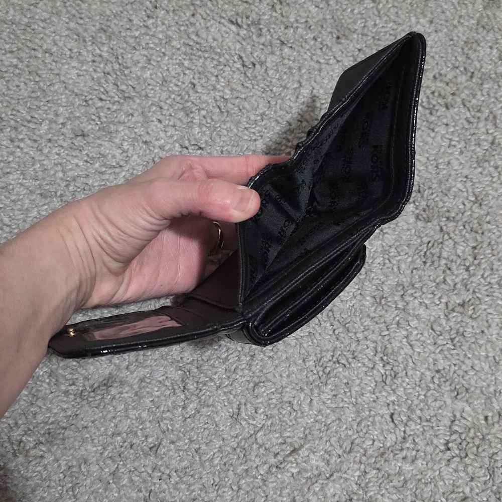 Michael Kors Vivianne Patent Leather Quilted Trifold Coin Wallet Black - Picture 9 of 9